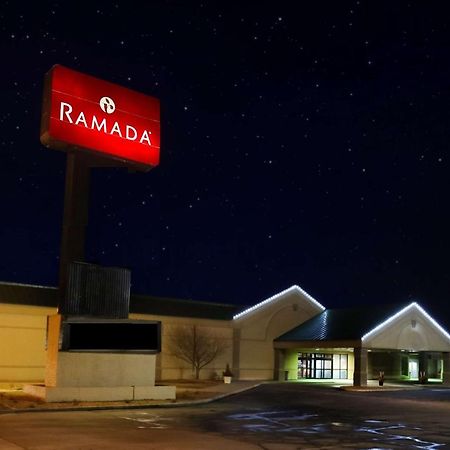 Ramada By Wyndham Mitchell Hotel & Conference Center Экстерьер фото